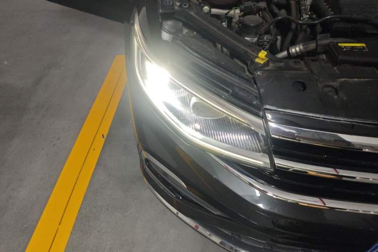 Used Volkswagen Bora 2023 200TSI DSG SmartDrive PRO Edition Right Front Headlight