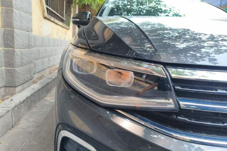 Used Volkswagen Bora 2023 200TSI DSG YueXing PRO Edition Right Front Headlight