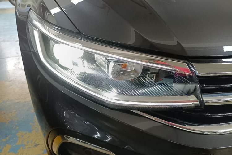 Used Volkswagen Bora 2023 300TSI DSG Prestige Edition Right Front Headlight