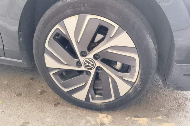Used Volkswagen Bora 2023 200TSI DSG YueXing PRO Edition Right Front Wheel Hub