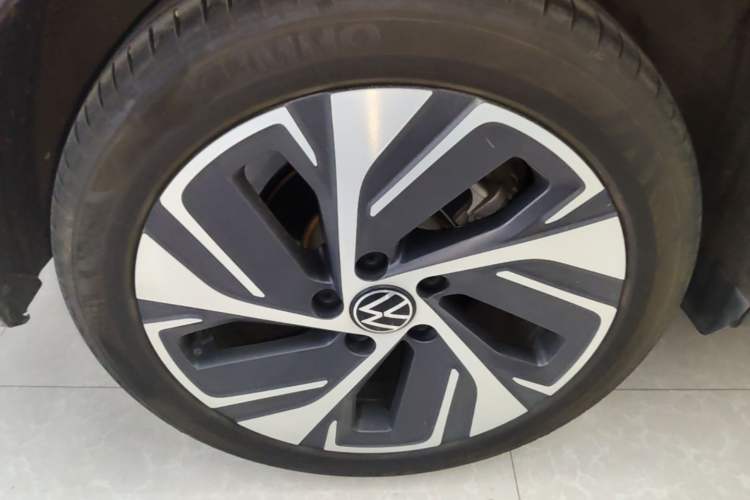 Used Volkswagen Bora 2023 300TSI DSG Prestige Edition Right Rear Wheel Hub