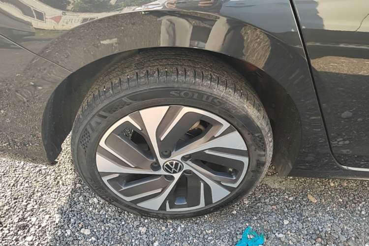 Used Volkswagen Bora 2023 300TSI DSG Prestige Edition Right Rear Wheel Hub