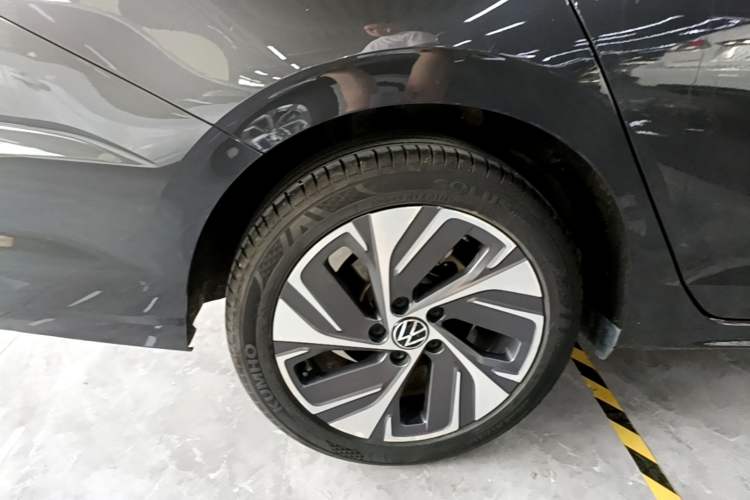 Used Volkswagen Bora 2023 280TSI DSG Prestige Edition Right Rear Wheel Hub