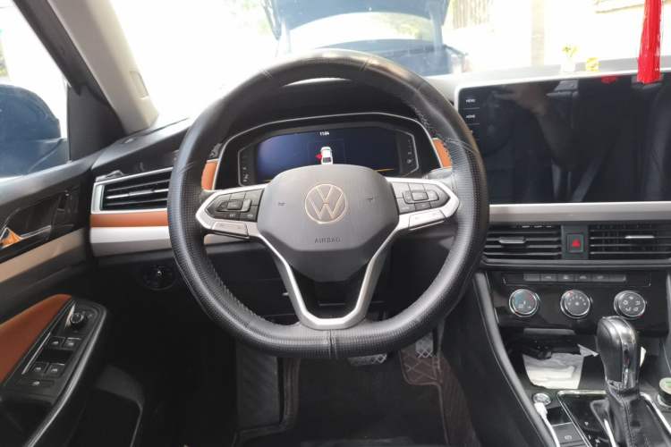 Used Volkswagen Bora 2023 200TSI DSG YueXing PRO Edition Steering Wheel