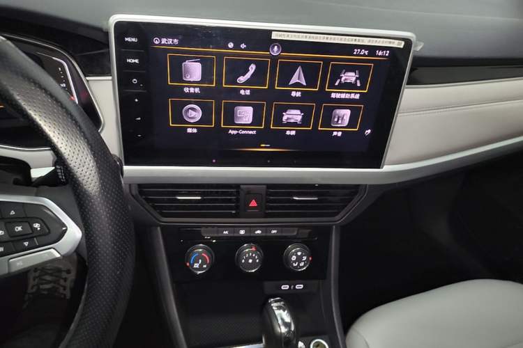 Used Volkswagen Bora 2023 200TSI DSG SmartDrive PRO Edition Audio And AC Panel