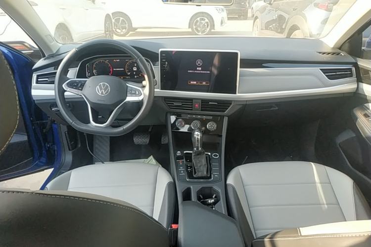 Used Volkswagen Bora 2023 200TSI DSG SmartDrive PRO Edition Center Console