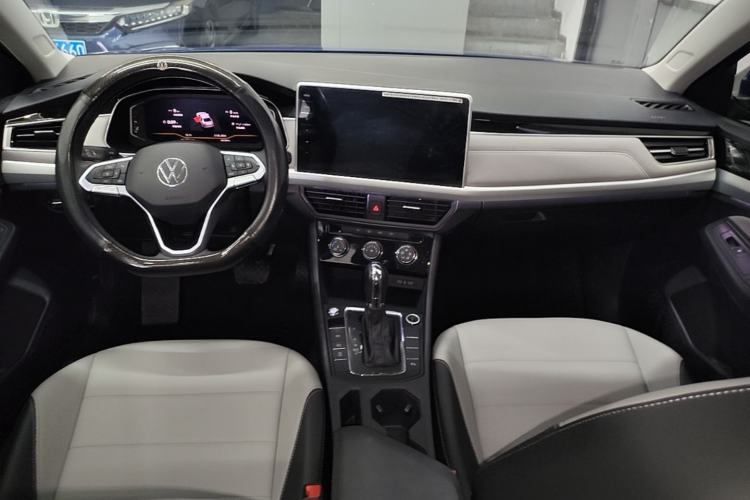 Used Volkswagen Bora 2023 200TSI DSG SmartDrive PRO Edition Center Console