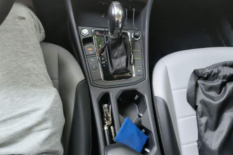 Used Volkswagen Bora 2023 200TSI DSG SmartDrive PRO Edition Gear Lever