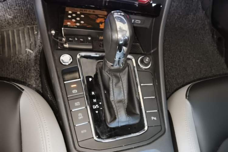 Used Volkswagen Bora 2023 280TSI DSG Prestige Edition Gear Lever