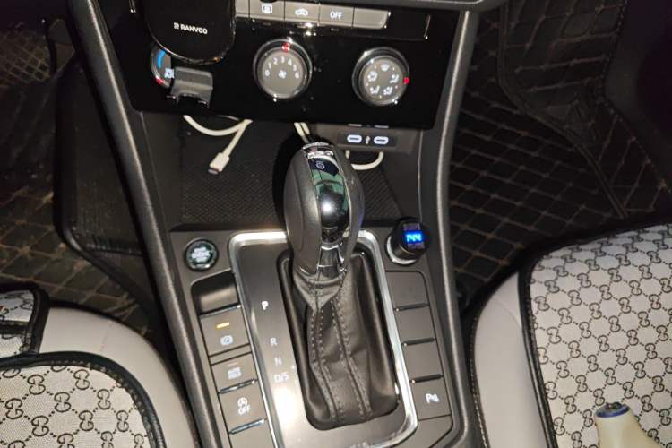 Used Volkswagen Bora 2023 200TSI DSG SmartDrive PRO Edition Gear Lever