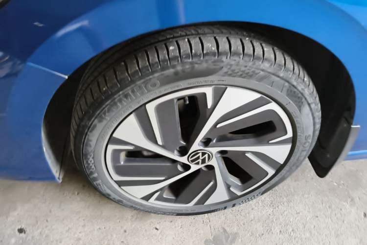Used Volkswagen Bora 2023 280TSI DSG Prestige Edition Left Front Wheel Hub