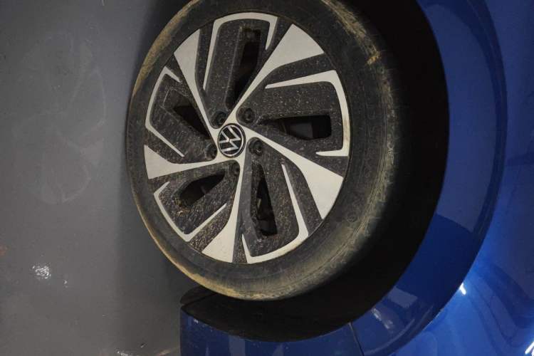 Used Volkswagen Bora 2023 200TSI DSG SmartDrive PRO Edition Right Front Wheel Hub