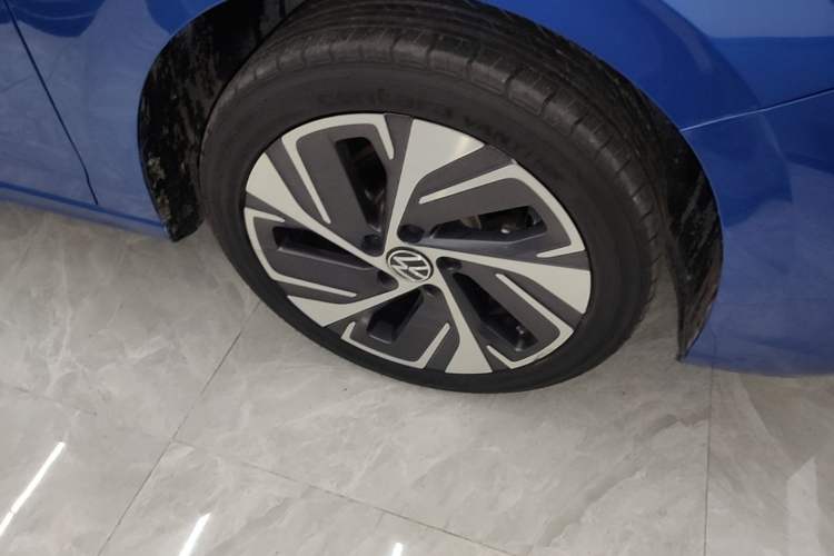 Used Volkswagen Bora 2023 200TSI DSG SmartDrive PRO Edition Right Front Wheel Hub