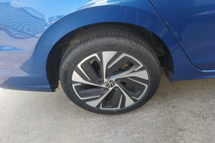 Used Volkswagen Bora 2023 200TSI DSG SmartDrive PRO Edition Right Rear Wheel Hub