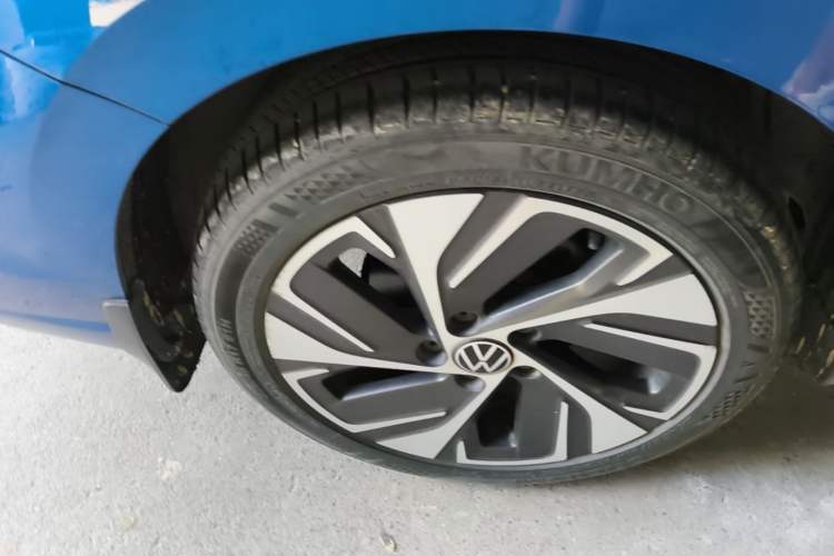 Used Volkswagen Bora 2023 280TSI DSG Prestige Edition Right Rear Wheel Hub