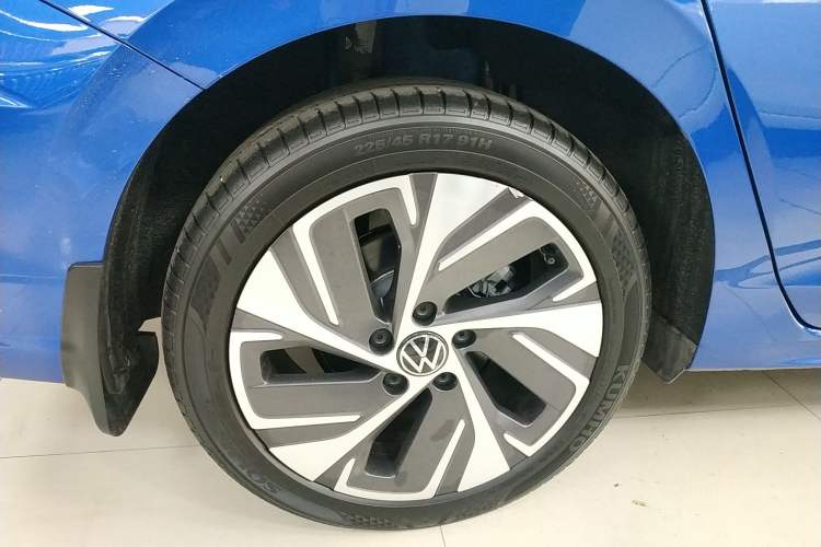 Used Volkswagen Bora 2023 280TSI DSG Prestige Edition Right Rear Wheel Hub