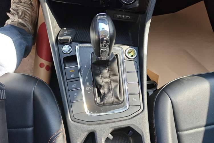 Used Volkswagen Bora 2023 200TSI DSG YueXing PRO Edition Gear Lever
