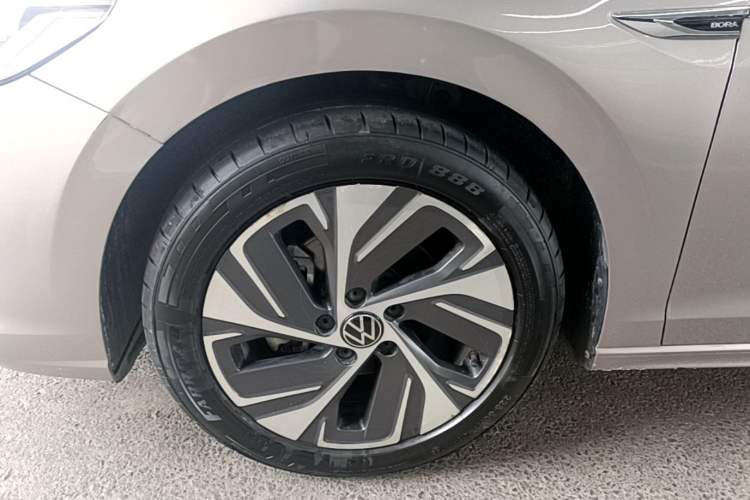 Used Volkswagen Bora 2023 300TSI DSG Prestige Edition Left Front Wheel Hub