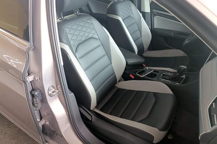 Used Volkswagen Bora 2023 300TSI DSG Prestige Edition Right Front Seat
