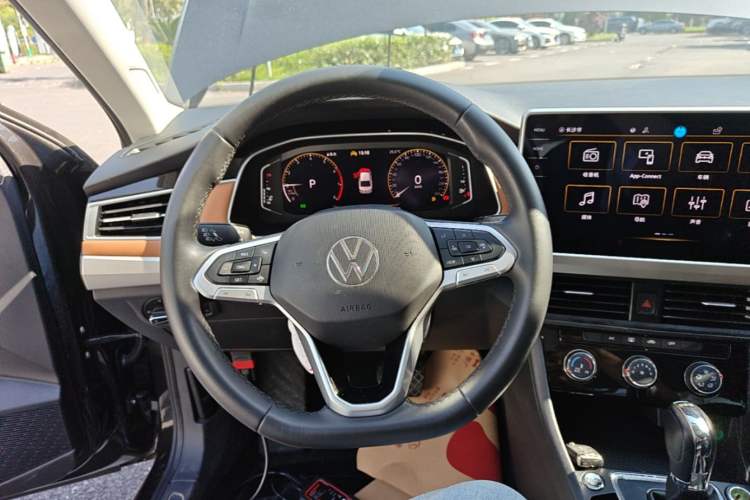 Used Volkswagen Bora 2023 200TSI DSG YueXing PRO Edition Steering Wheel