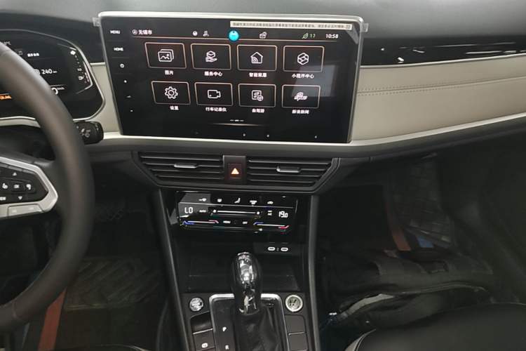 Used Volkswagen Bora 2023 300TSI DSG Prestige Edition Audio And AC Panel