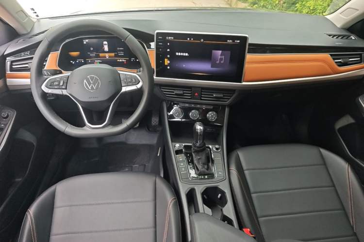 Used Volkswagen Bora 2023 200TSI DSG Smart Drive Version Center Console