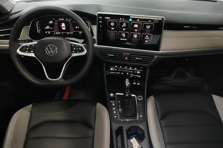 Used Volkswagen Bora 2023 300TSI DSG Prestige Edition Center Console