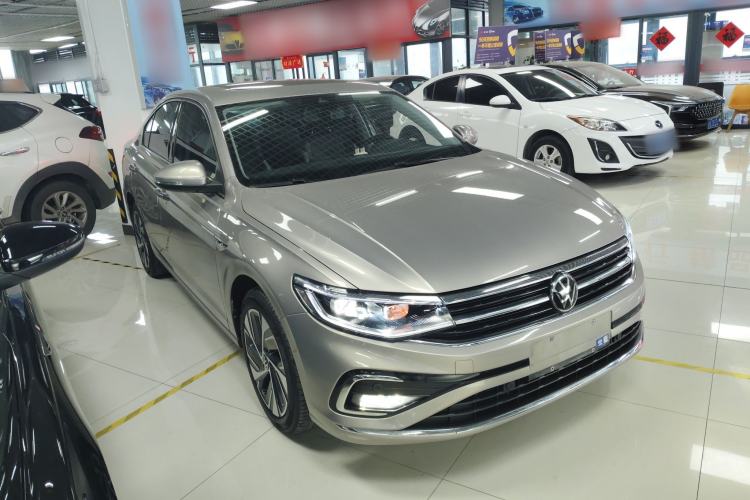 Used Volkswagen Bora 2023 300TSI DSG Prestige Edition Exterior 1