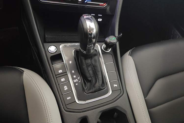 Used Volkswagen Bora 2023 300TSI DSG Prestige Edition Gear Lever