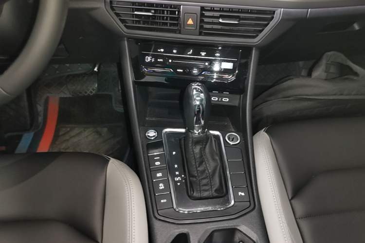 Used Volkswagen Bora 2023 300TSI DSG Prestige Edition Gear Lever