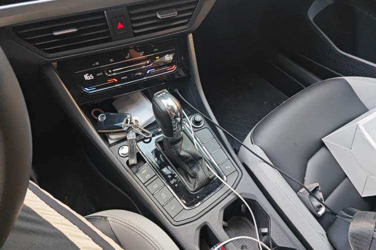 Used Volkswagen Bora 2023 280TSI DSG Prestige Edition Gear Lever