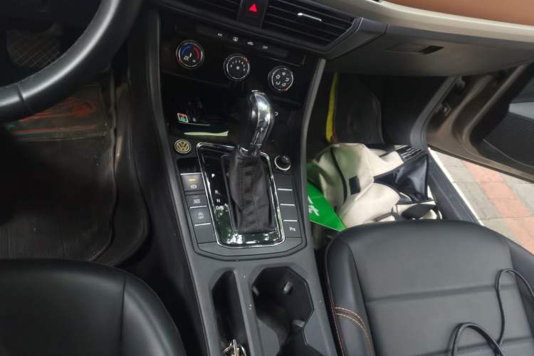 Used Volkswagen Bora 2023 200TSI DSG YueXing PRO Edition Gear Lever
