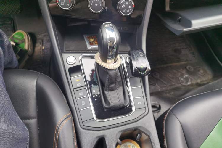 Used Volkswagen Bora 2023 200TSI DSG YueXing PRO Edition Gear Lever