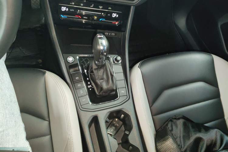 Used Volkswagen Bora 2023 300TSI DSG Prestige Edition Gear Lever