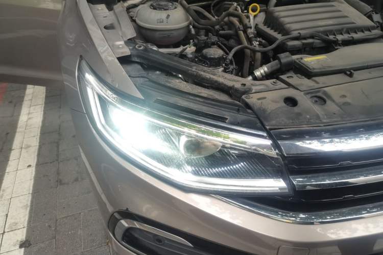 Used Volkswagen Bora 2023 200TSI DSG YueXing PRO Edition Right Front Headlight