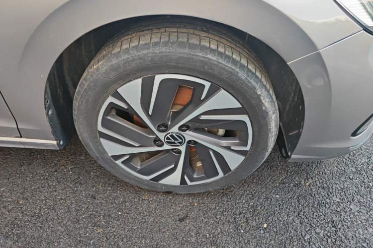 Used Volkswagen Bora 2023 280TSI DSG Prestige Edition Right Front Wheel Hub