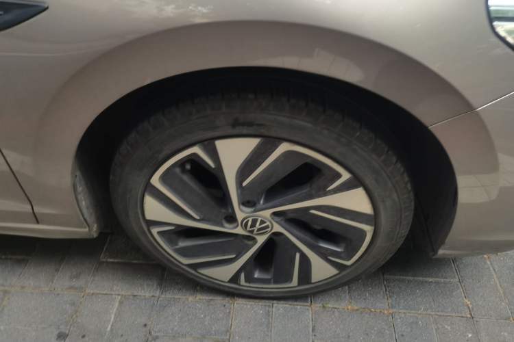 Used Volkswagen Bora 2023 200TSI DSG YueXing PRO Edition Right Front Wheel Hub