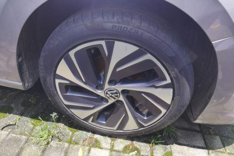 Used Volkswagen Bora 2023 200TSI DSG YueXing PRO Edition Right Front Wheel Hub