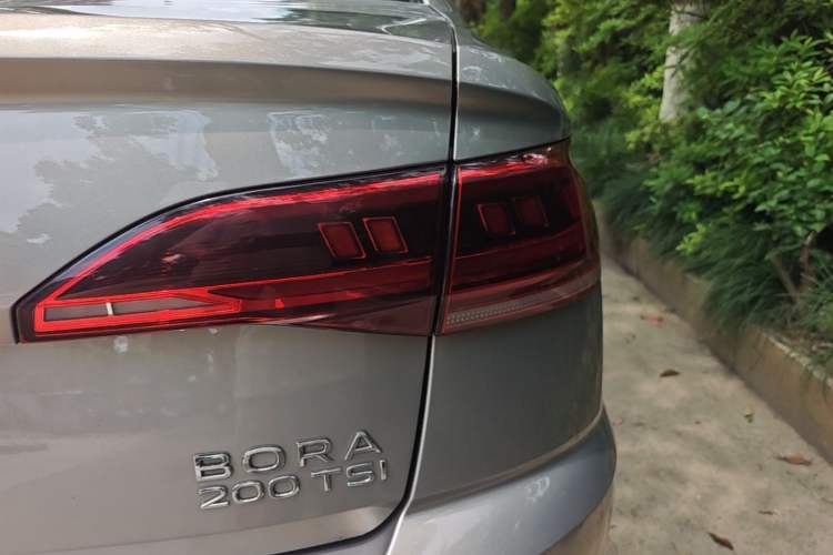 Used Volkswagen Bora 2023 200TSI DSG Smart Drive Version Right Rear Taillight