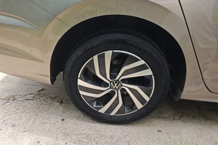 Used Volkswagen Bora 2023 200TSI DSG Smart Drive Version Right Rear Wheel Hub