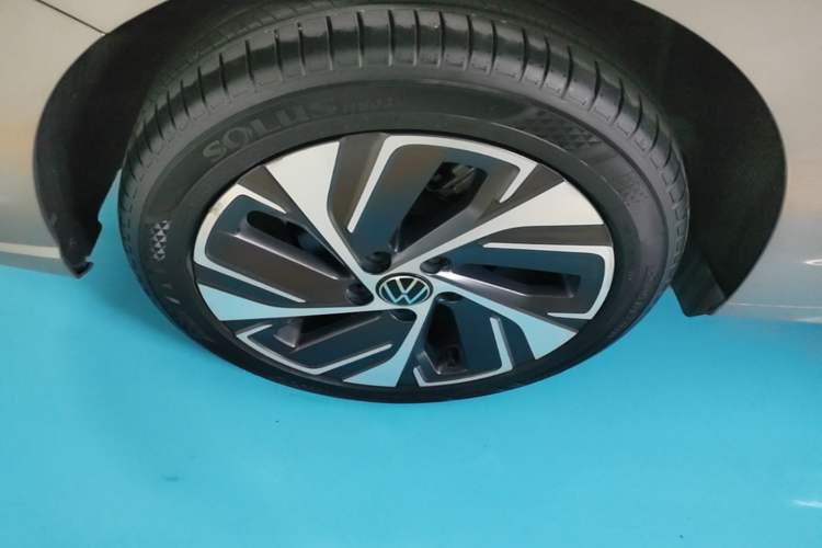 Used Volkswagen Bora 2023 300TSI DSG Prestige Edition Right Rear Wheel Hub