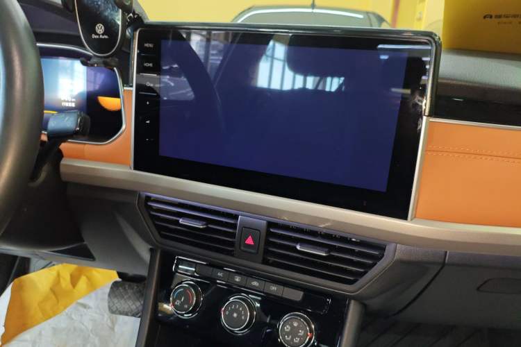 Used Volkswagen Bora 2023 200TSI DSG Smart Drive Version Audio And AC Panel