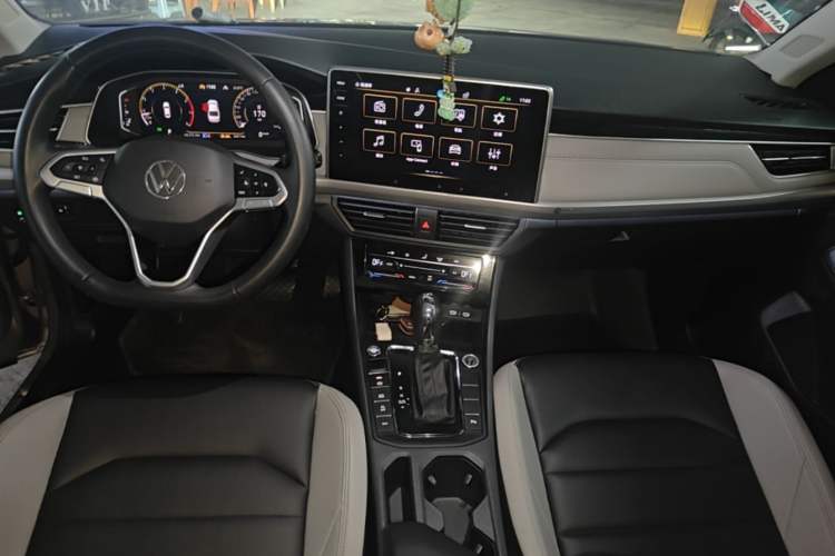 Used Volkswagen Bora 2023 300TSI DSG Prestige Edition Center Console
