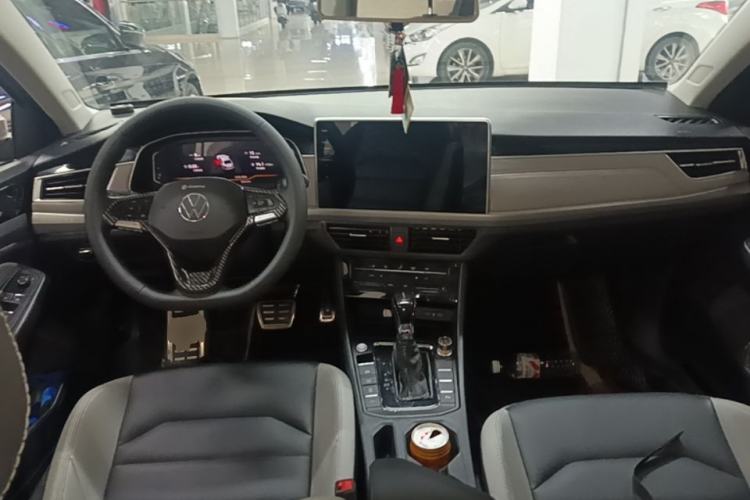 Used Volkswagen Bora 2023 280TSI DSG Prestige Edition Center Console
