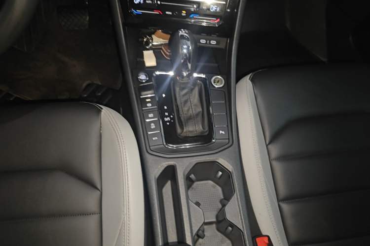 Used Volkswagen Bora 2023 300TSI DSG Prestige Edition Gear Lever