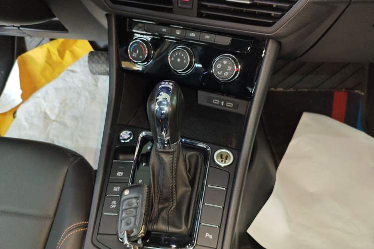 Used Volkswagen Bora 2023 200TSI DSG Smart Drive Version Gear Lever