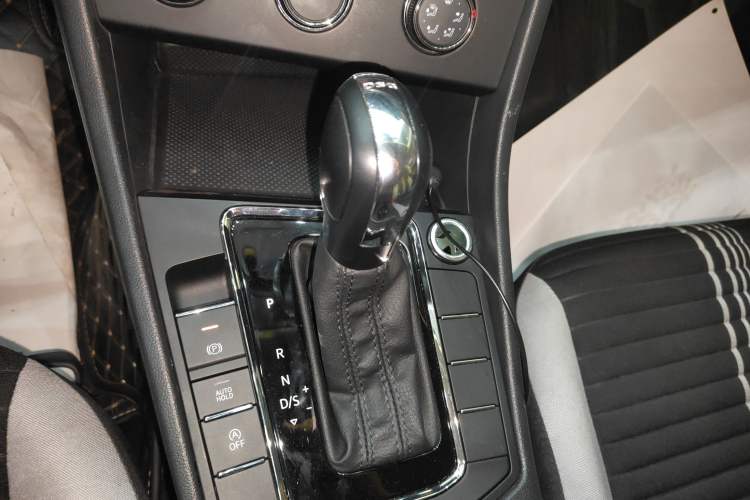 Used Volkswagen Bora 2023 200TSI DSG Comfort Edition Gear Lever