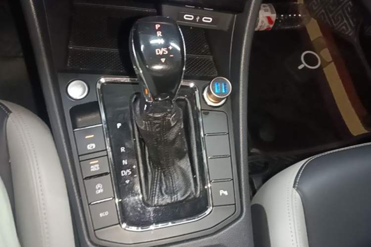 Used Volkswagen Bora 2023 280TSI DSG Prestige Edition Gear Lever
