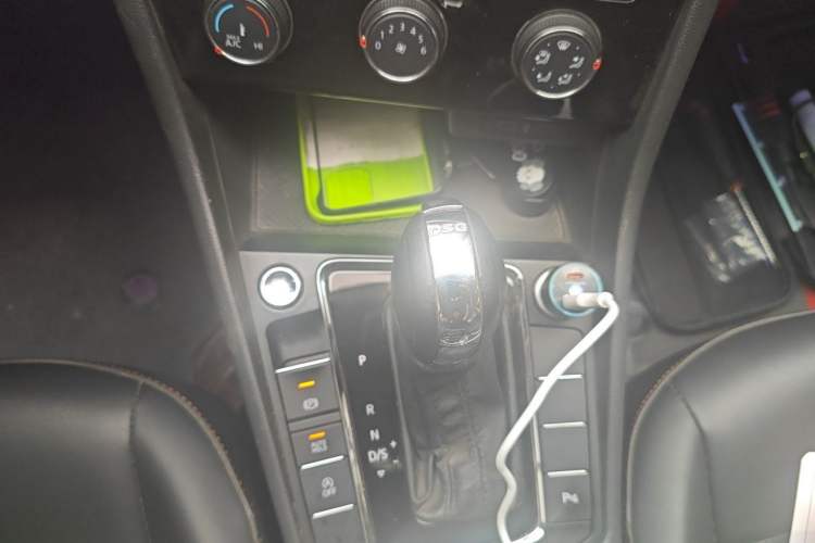 Used Volkswagen Bora 2023 200TSI DSG YueXing PRO Edition Gear Lever