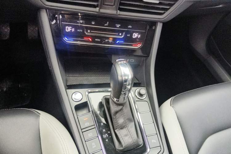 Used Volkswagen Bora 2023 280TSI DSG Prestige Edition Gear Lever